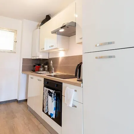 Renting Chez Claude - 2 Chbre 2 Sdb 4pers Terrasse Piscine Parking * Antibes