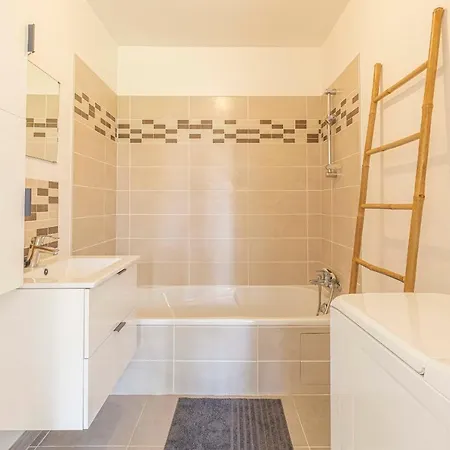 Renting Chez Claude - 2 Chbre 2 Sdb 4pers Terrasse Piscine Parking