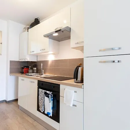 Renting Chez Claude - 2 Chbre 2 Sdb 4pers Terrasse Piscine Parking Appartement